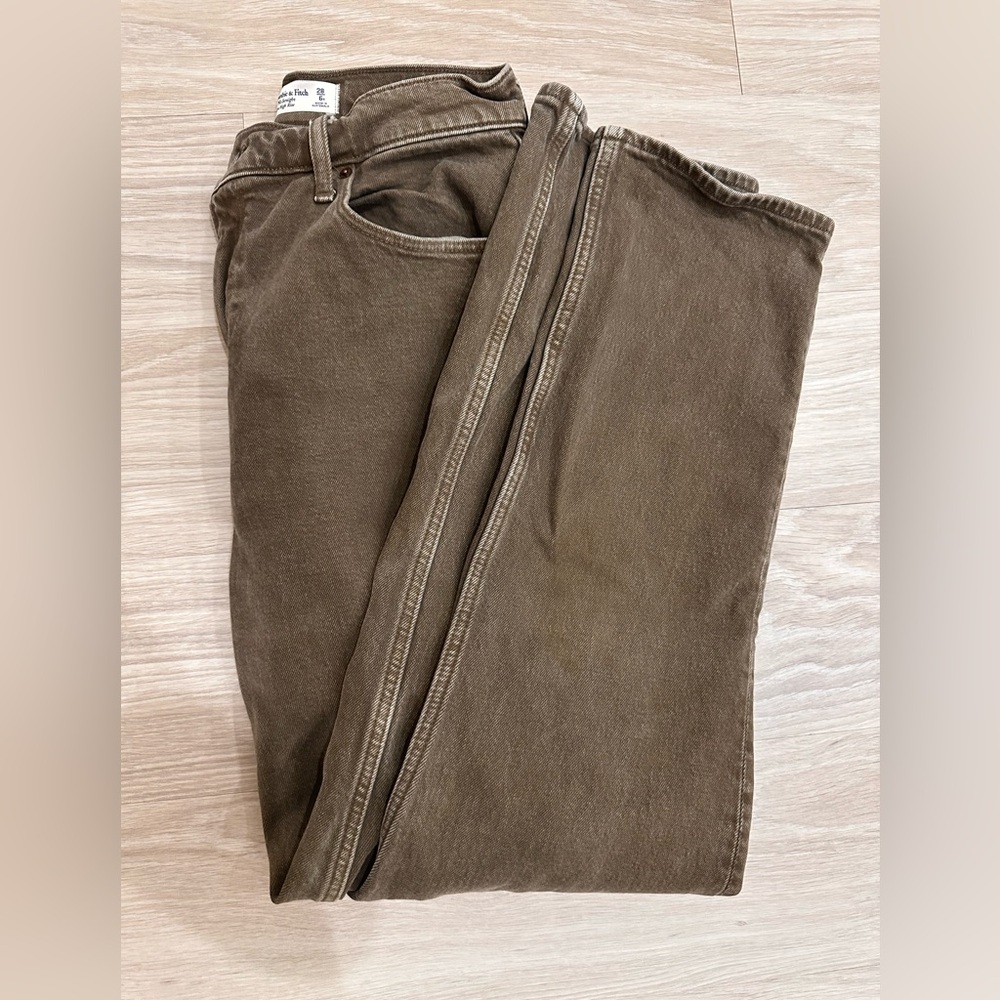 Abercrombie & Fitch High-Rise Jeans in Brown